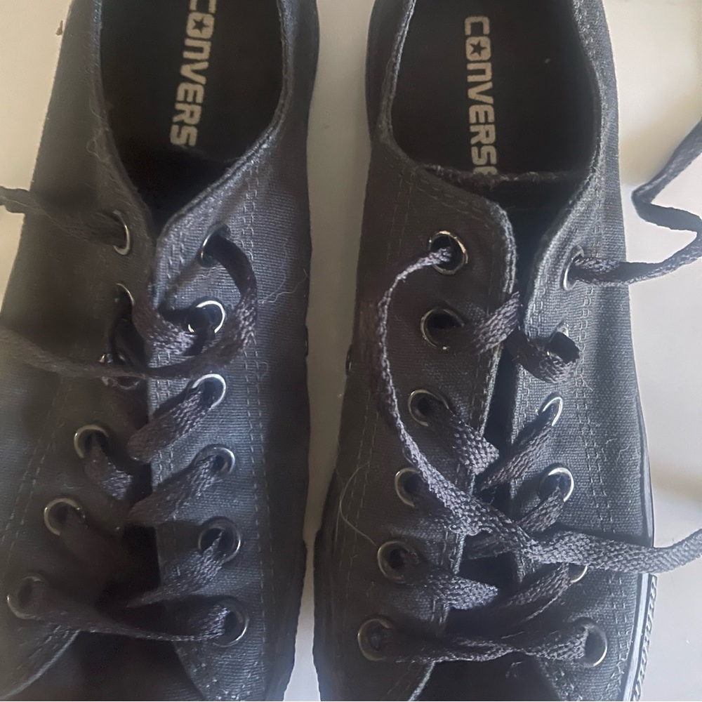 Converse women’s black tennis shoes